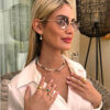 ⁦עגילי חישוק זהב אבנים ירוקות ופנינה דגם מירבל⁩ – תמונה ⁦3⁩